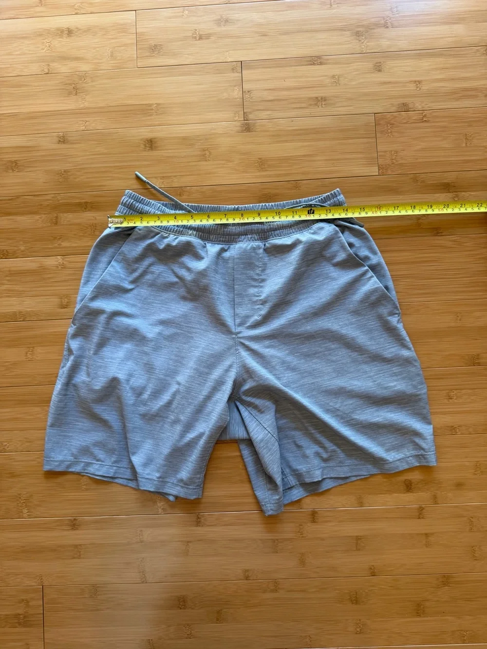 Lululemon Men’s Textured Tech Shorts – Gray